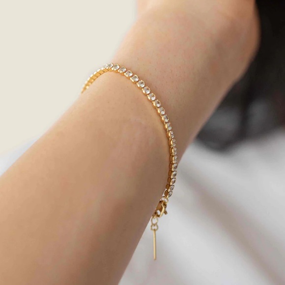 Melanie Auld: Tennis Bracelet in Gold color - Picture 3 of 5